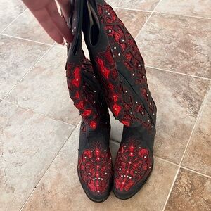 Red and black sparkly cowgirl boots!! Worn 2 times!! I believe they are size 7